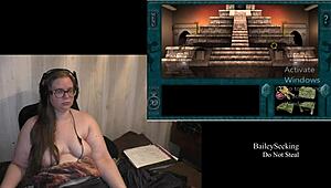 Watch Scarlet's Naked Hand Play!