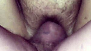 pizda grasă a milf-ului țâșnește tare!