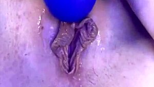 Ki-sim intensely masturbates on webcam, squirting profusely!