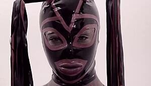 bdsm shemale in latex outfit