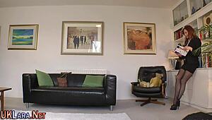 Brit în ciorapi lingă babe mature în acțiune sălbatică!