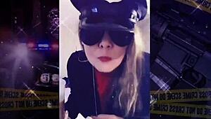 ลองชุดตำรวจเล่นโรลเพลย์สุดสนุก