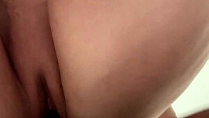 Házas kurva Jenna Jaymes mélytorokba veszi a barátját vad arcdugásban