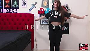 fazendo exercicios bem gostoso com sexy teen 18+ amateur, teasing in a hot and intriguing way.