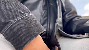 Skutočný lesbický sex vo verejnom parku Wow