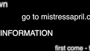דומינטריקס גברת אפריל נותנת לעבד הקשור אמבטיה קינקית