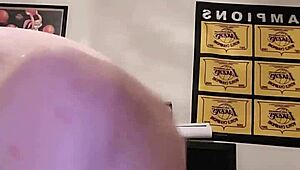 hubby makes my pussy squirt everywhere 😍