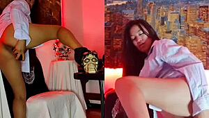 Intense dancing leads to orgasm with dildo and muff diving in webcam show