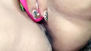 Very horny, I pee for pleasure in amateur masturbation