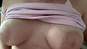 زوجة أب وابن زوج يشاركان غرفة فندق مع توتر مخفي