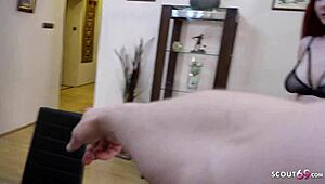 Немецкий скаут находит милую рыжую Оливию 18 для грубого уличного траха.