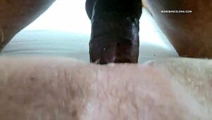 Ey, la polla masiva de Ray Diesel me estira el culo apretado 18+ sin condón en esta sesión gay loca 😏