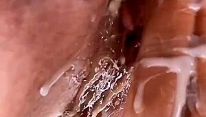 hey, check this enormous hairy cunt sliding on bwc 😜