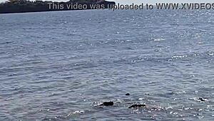 Spoznal dekle in jo jebal na plaži