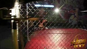 Latina Angelina Castro bumst MMA-Kämpfer hart