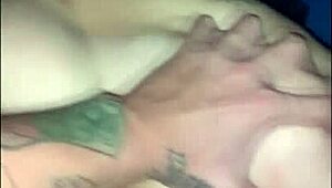 Hey, adamı iş yerinde iken evli komşunun her iki deliğini nasıl doldurduğumu öğrenmek ister misin?