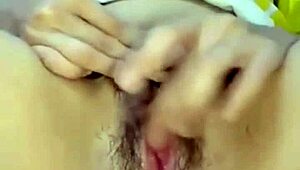 Aku sangat horny, boleh jilat pepek basah aku? 😜