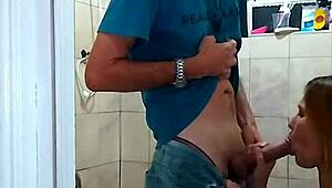 Crossdressing soused šukán, zatímco manželka je v práci v tajné aféře