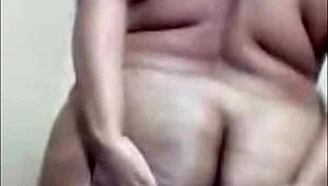 The gostosa ebony woman relaxes at home