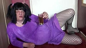 Bisexual crossdresser eager to swallow your pee while you watch