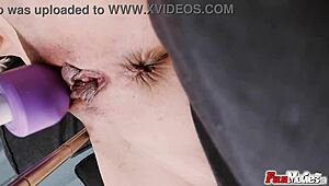 Milf fucking her snatch! 😈