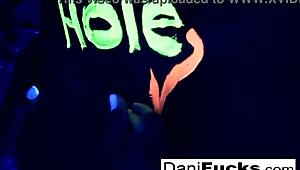 Dani sexy juega con su coño mojado