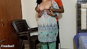 Devar се промъква за анал с Bhabhi на скрита камера!