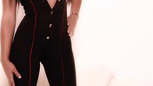 Dani sexy juega con su coño mojado