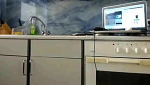 Hey, g-string lover, wanna show off that irresistible webcam ass?