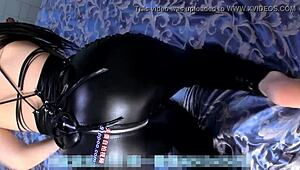 中国女友自拍她的紧臀在动作中！