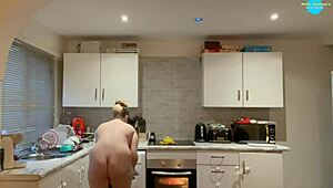 Amateur teen slut naked while cleaning her tight pussy and big ass. She teases with every move.