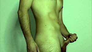 Young 18+ amateur performs high quality webcam masturbation solo