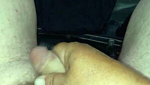 Hey, alice's horny panties lead to handjob and cumshot 😏