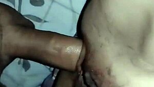 Whoa, podívej na close-up POV anální a kundí fisting, tak raw! 🔥