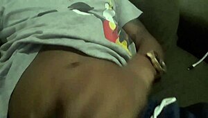 Me corrí a chorros en mi amiga con ese negro tatuado