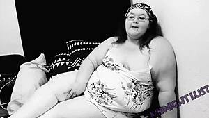 bbw uses big black dildo to fill herself up at midnight