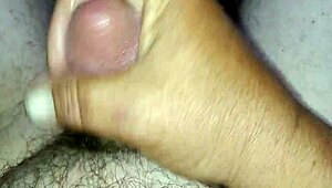 Hey, alice's horny panties lead to handjob and cumshot 😏