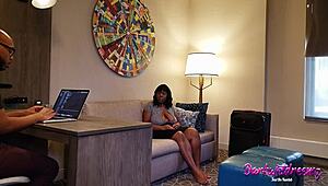 لا أستطيع التوقف عن مشاهدة بي بي دبليو سوداء ترذ على رئيسها