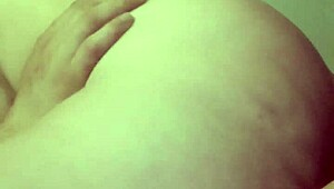 fucking my girlfriend on top, her pussy dripping cum 😏