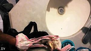 Cerita seluar dalam kakak ipar yang dah guna panas