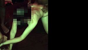 Esposagulosinha ile vahşi gangbang'de çılgınca sikiyor!