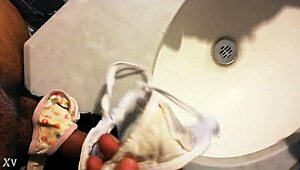 Cerita seluar dalam kakak ipar yang dah guna panas