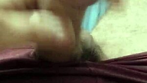 Yalnız mastürbasyon yaparken çok tahrik oluyorum bu yoğun solo seansta