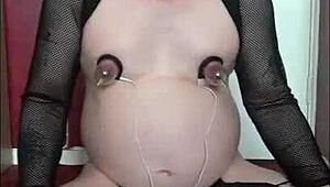 Вау, бисексуальный трансвестит Марк Райт заводится от электроигры! 😳