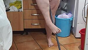 i can't stop watching coolmarina spill on the kitchen floor and bang the stick