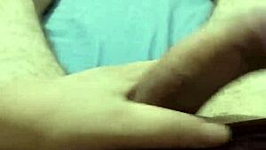 Yalnız mastürbasyon yaparken çok tahrik oluyorum bu yoğun solo seansta