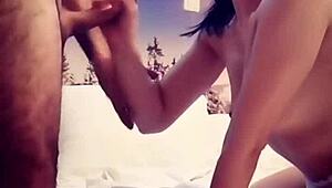 Amını parmakla, sikmeyle, mastürbasyonla ve emmeyle sert oynuyor