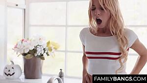 i can't resist fingering my hot stepmom kenzie reeves