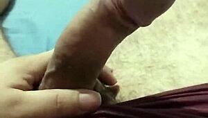 Yalnız mastürbasyon yaparken çok tahrik oluyorum bu yoğun solo seansta