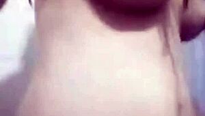 Mature Venezuelan Latina Performs Webcam Show